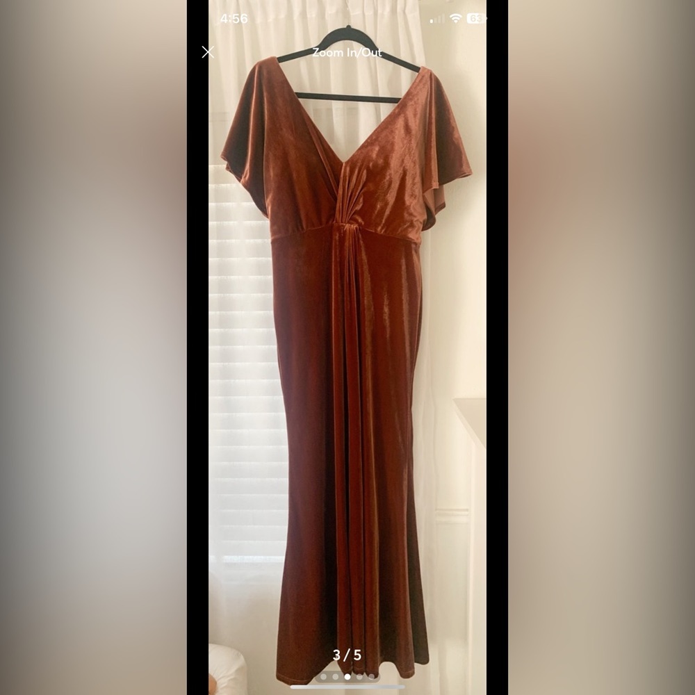 Only worn once dress. Velvet material. Very beautiful (terracotta)